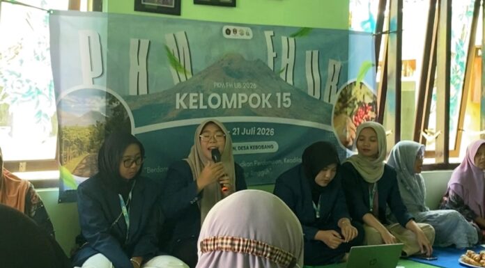 CEGAH JERATAN PINJOL ILEGAL, KELOMPOK 15 PKM FAKULTAS HUKUM UNIVERSITAS BRAWIJAYA GELAR SOSIALISASI BIJAK DALAM MEMINJAM