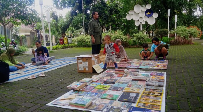 Dilema Membaca Buku ; Kesalehan Moral (Anti Bajakan) vs Kelaparan Intelektual